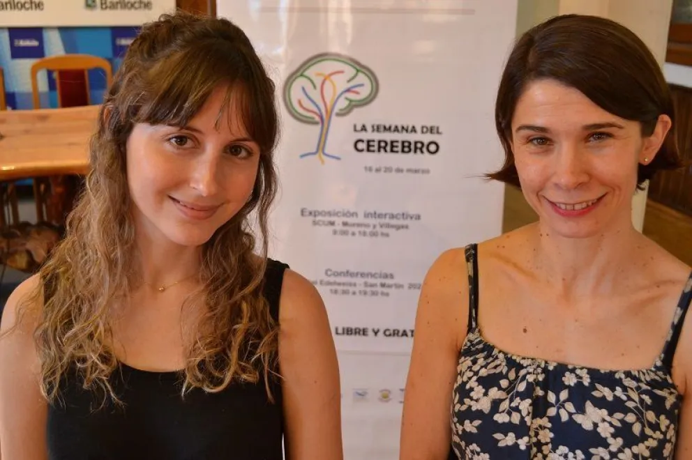 Soledad Gonzalo Cogno, junto con su directora de doctorado Inés Samengo. 
