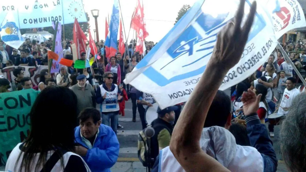 "Ruidazo" en contra del "ajuste"