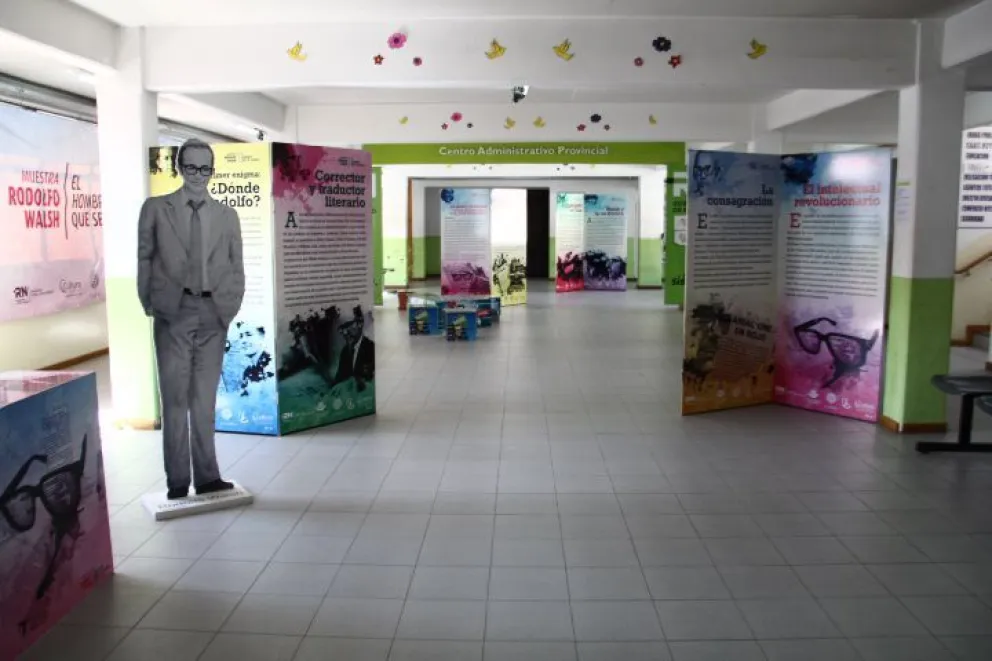 La muestra está ubicada en el hall central del Centro Administrativo.