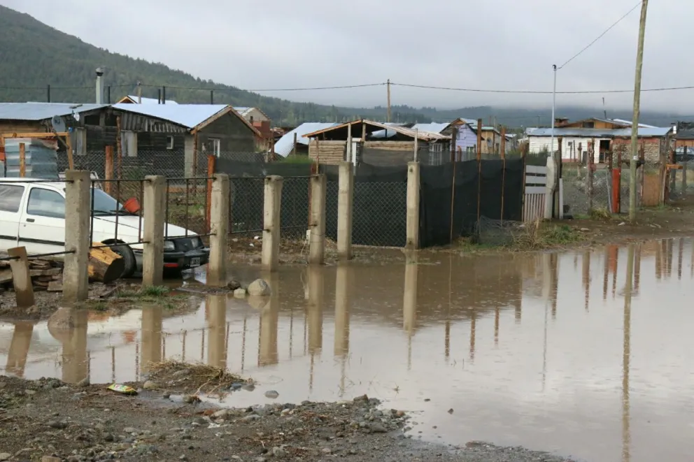 Los barrios del Alto y las calles céntricas sufrieron inundaciones.