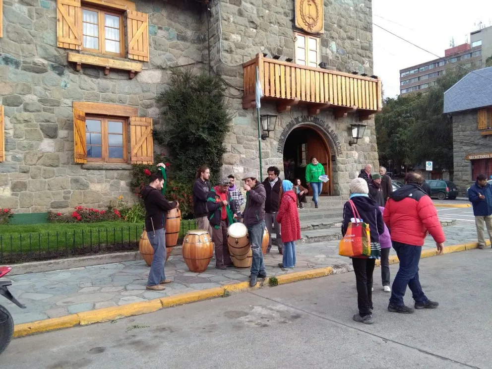 Músicos se acercaron al Centro Cívico a despedir al artista.