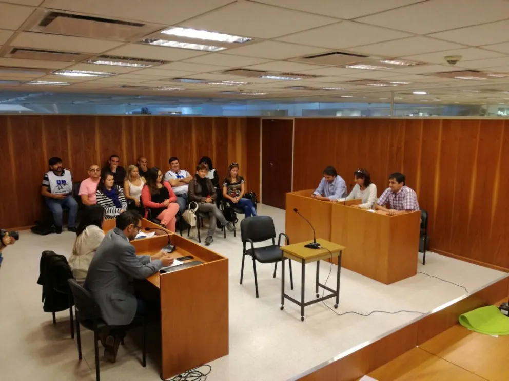 La audiencia comenzó cerca de las 17:30, en el edificio de Tribunales.
