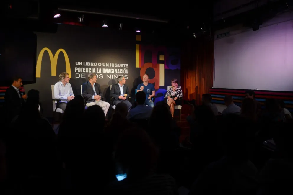 McDonald’s incorpora libros a su Cajita Feliz