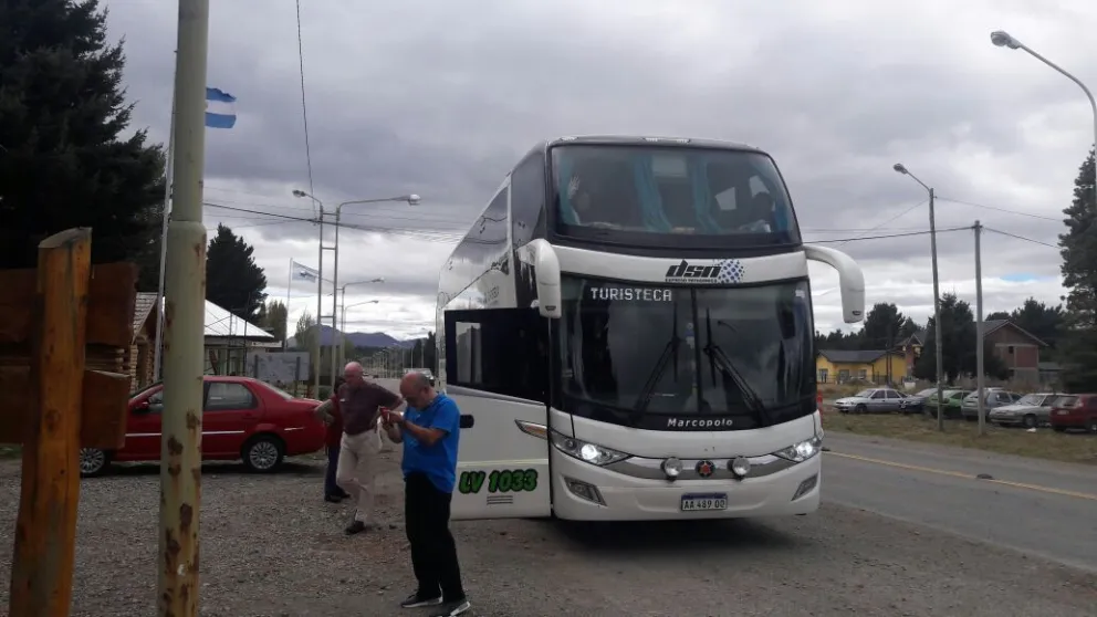 El micro pertenece a la empresa Máximo Destino y Turisteca. 