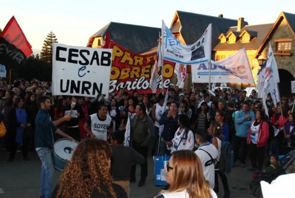 Distintas organizaciones se movilizaron al Centro Cívico.