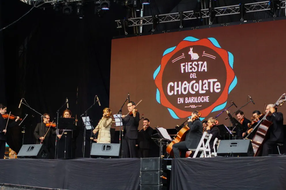 Cientos de personas disfrutaron de su presentación en la Fiesta del Chocolate.
