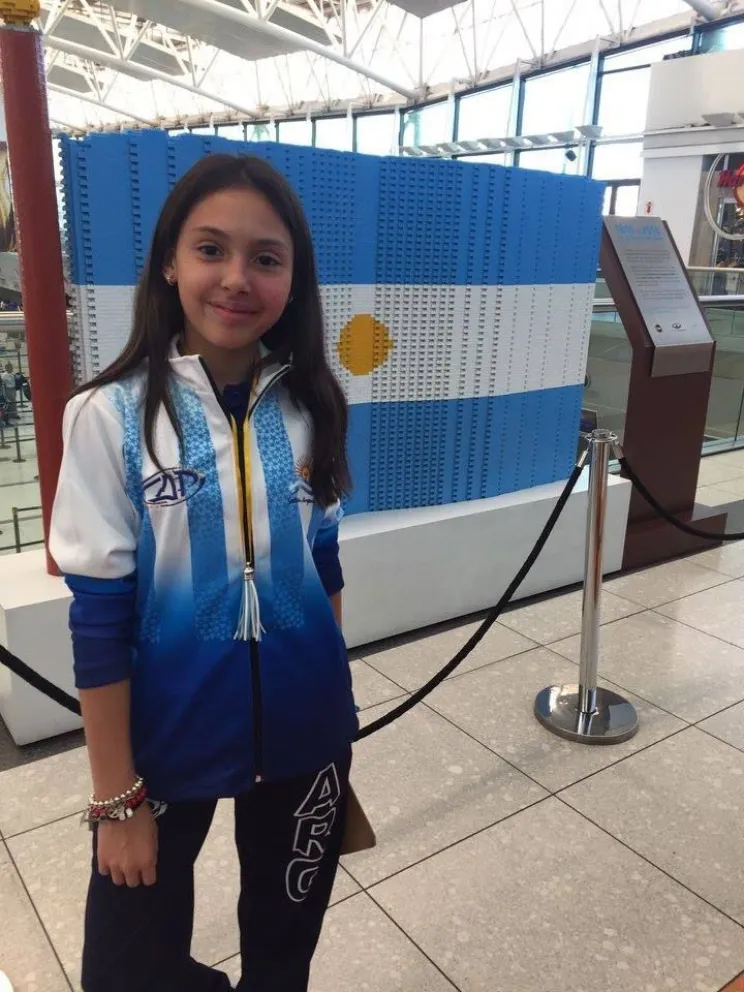 A pura sonrisa, con la celeste y blanca y brillando en Francia.