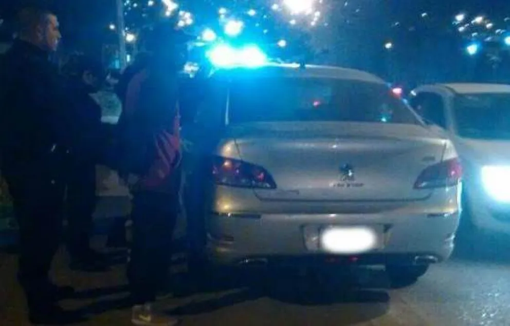 El auto fue secuestrado anoche, en la zona de Rolando y Chubut.