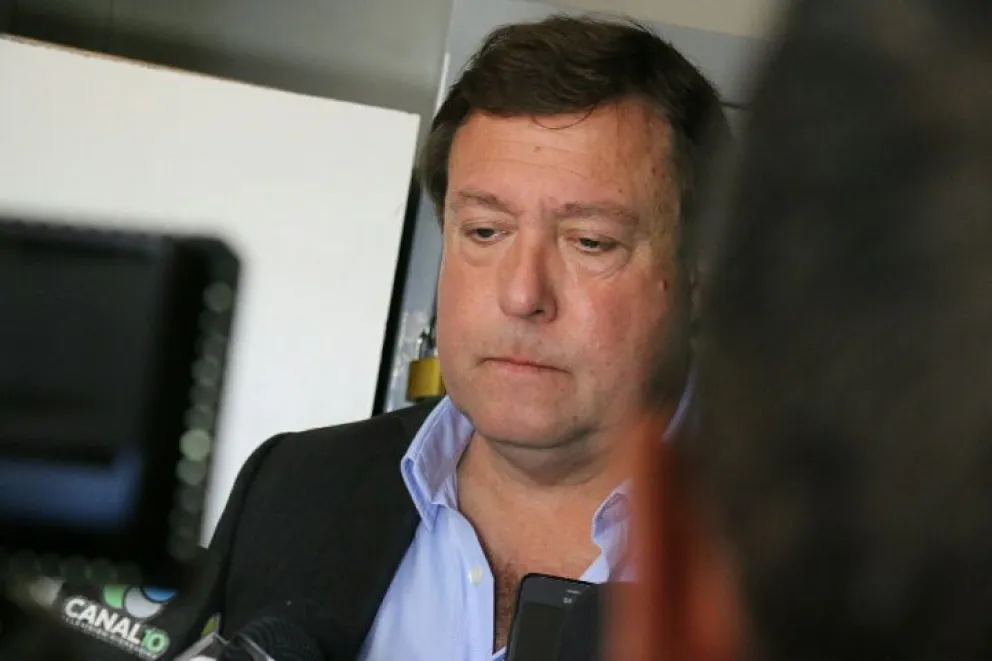 "Renunció por cuenta propia".