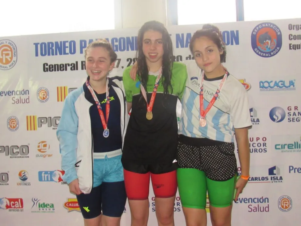 Anna Huusmann y Martina Corbalán, Piletas en el podio.