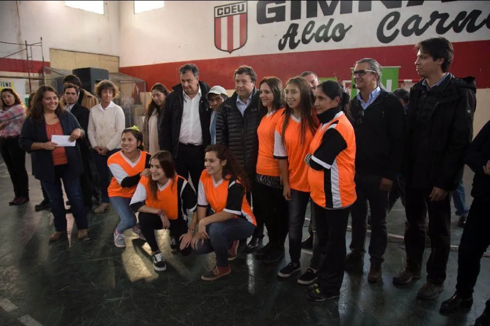 Weretilneck: "Son los dirigentes los que muchas veces dejan su tiempo para darle tiempo a otro". 