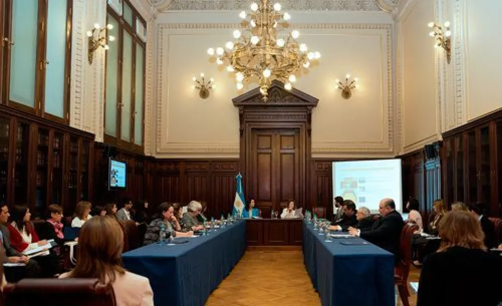 La vicepresidenta de la Corte Suprema de Justicia de la Nación, Elena Highton de Nolasco, encabezó la reunión