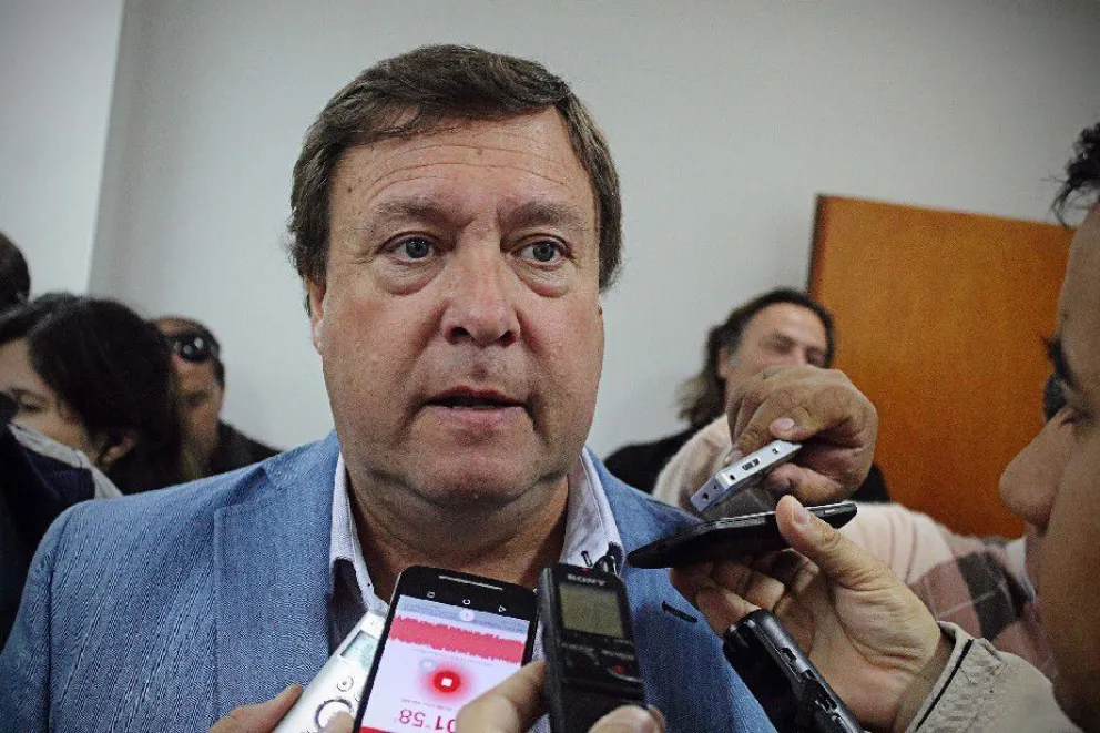 El gobernador viajará a China.