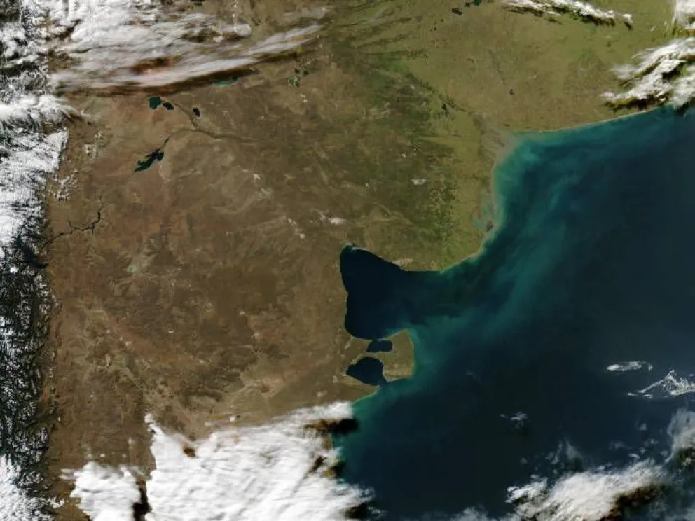 El gobernado acompañó el anuncio con una imagen satelital de la provincia.