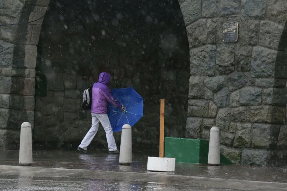 El nuevo año llega con lluvia, viento y bajas temperaturas
