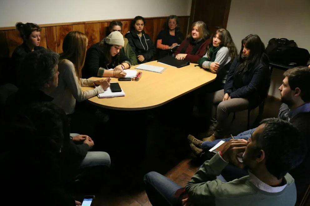 Los jóvenes también se manifestaron durante el acto por el 25 de mayo.