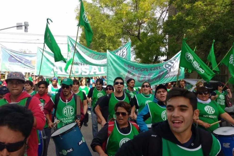Aseguran que no fueron responsables de lo sucedido frente a la Legislatura.