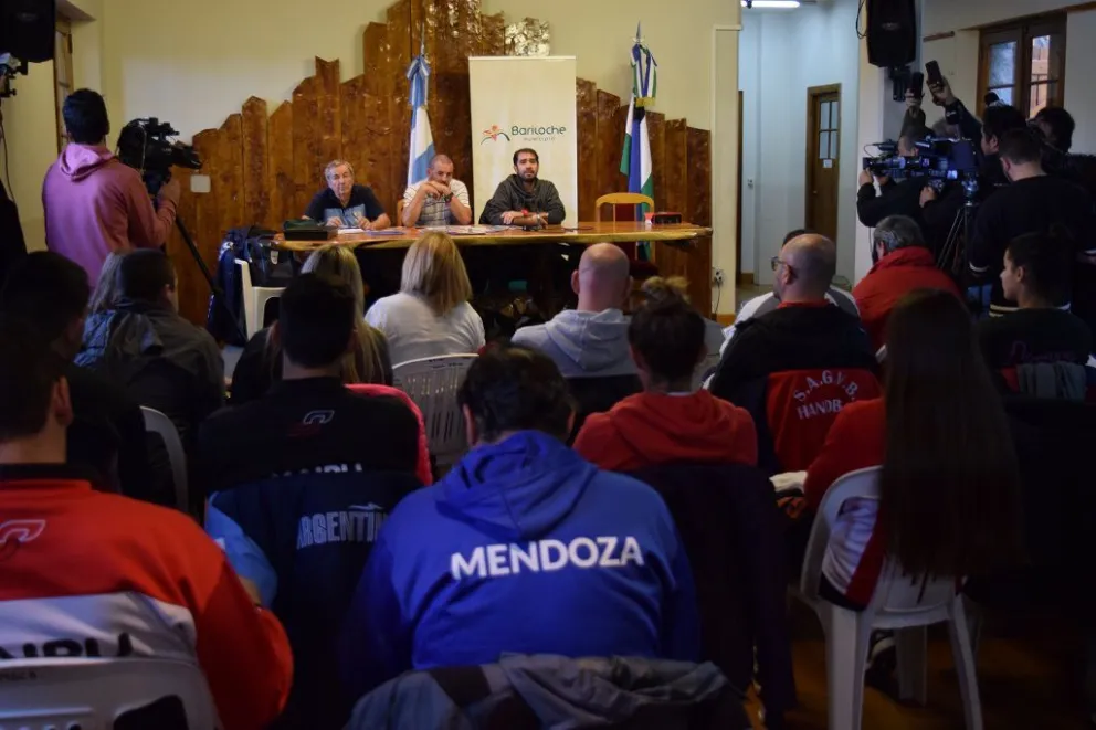 La presentación se realizó en la sala de prensa del municipio.