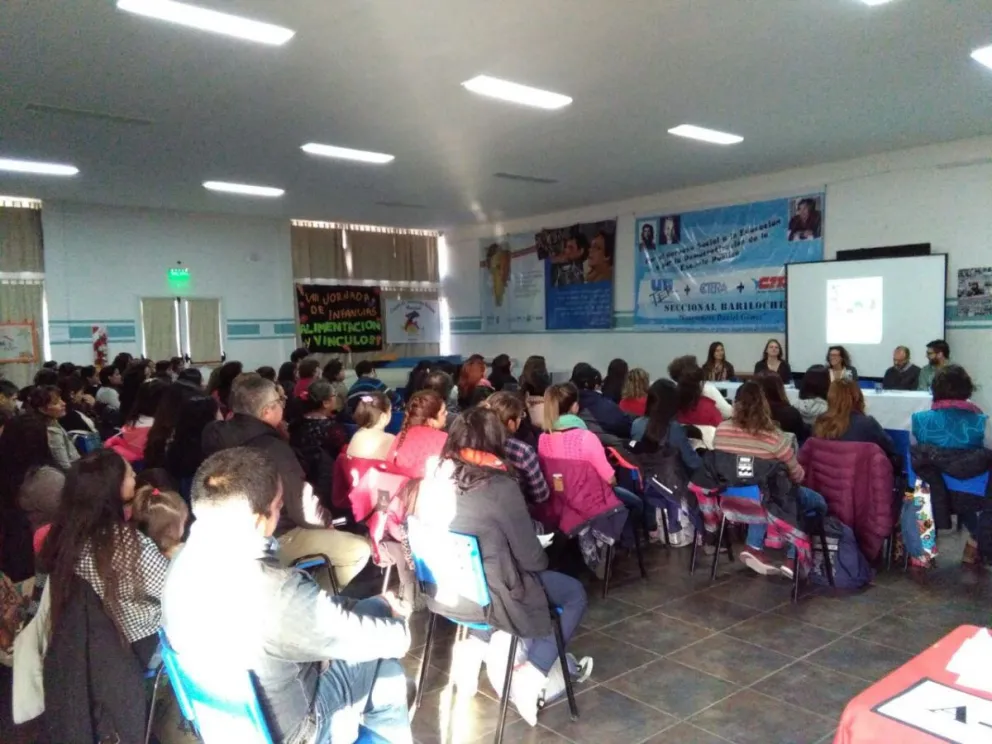 La jornada se realizó en el salón de Unter Bariloche.