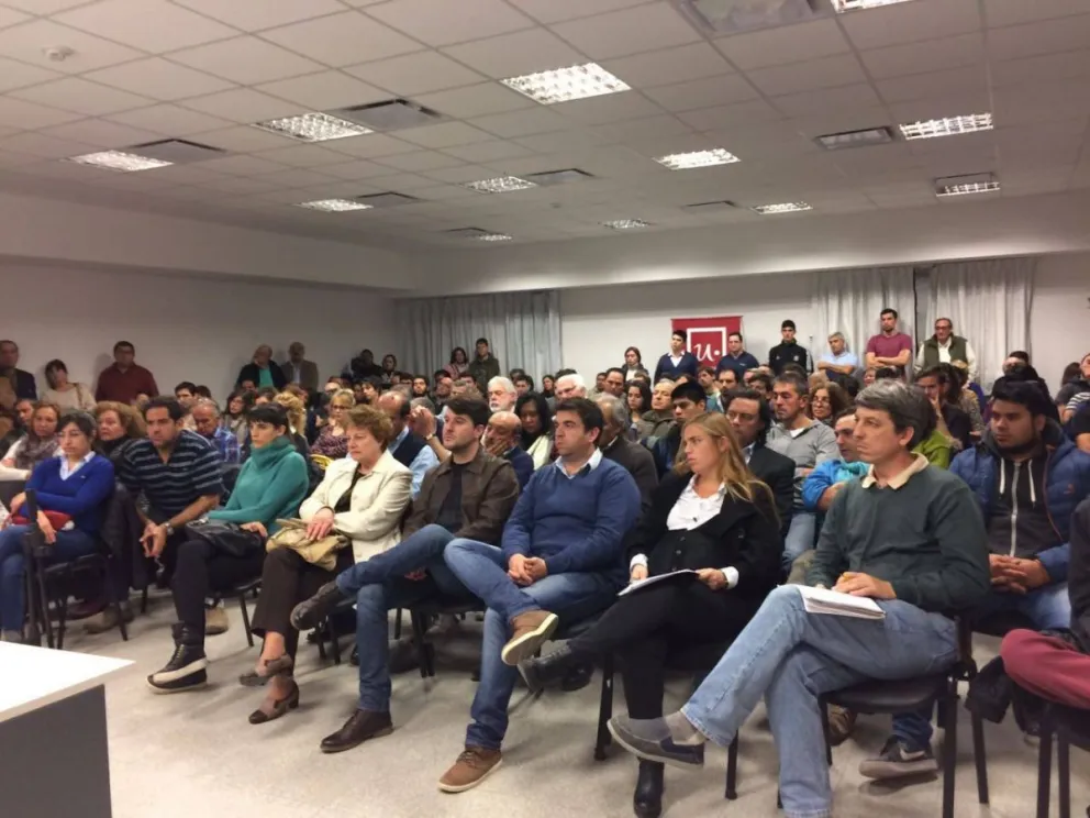 Chiocconi (a la derecha), con María Emilia Soria, en Roca. 