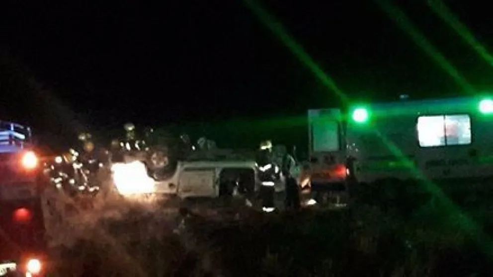La camioneta impactó de frente con el Dodge 1500.
