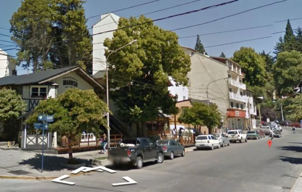 Cenó en una cervecería con su pareja y se fue sin pagar