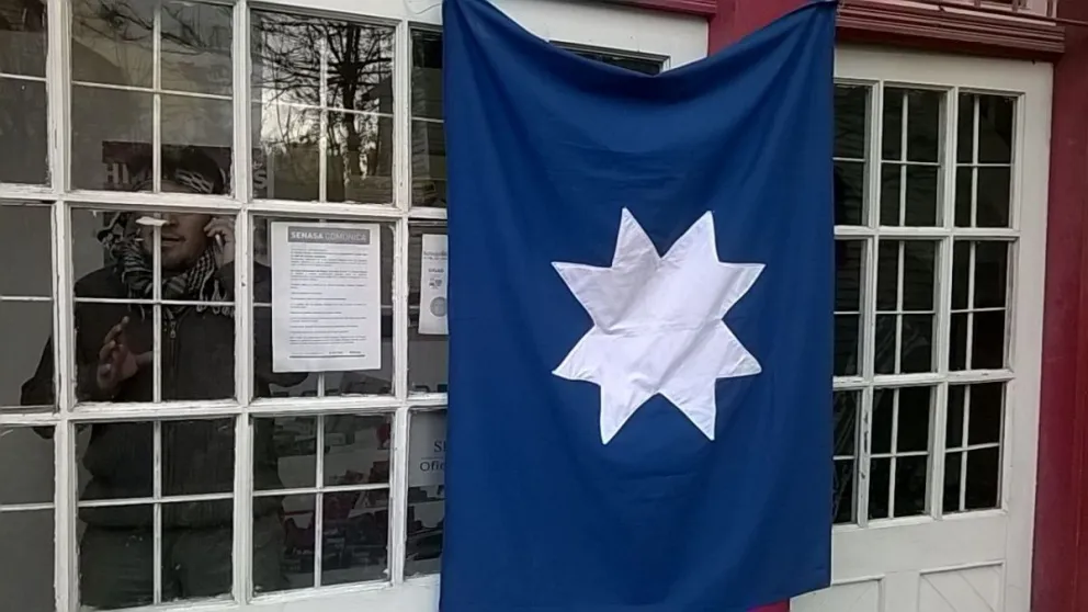 El 13 de junio, integrantes de la comunidad Mapuche ocuparon la sede del Senasa en Bariloche.