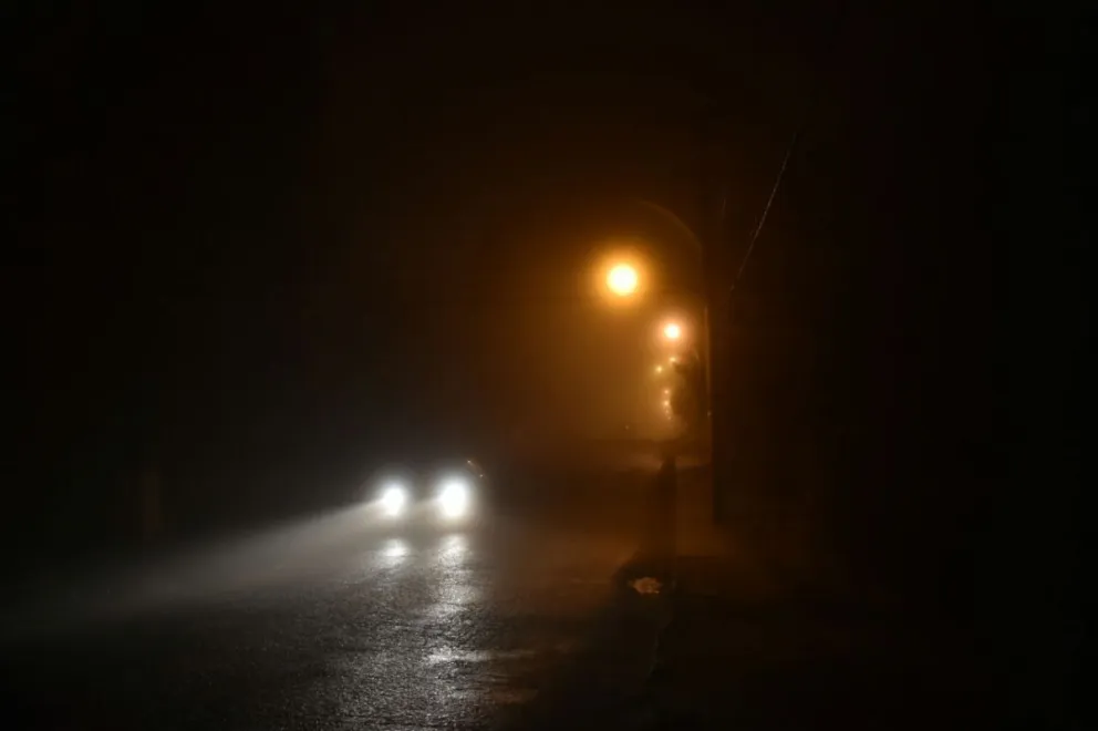 Intensos bancos de niebla en calles y rutas