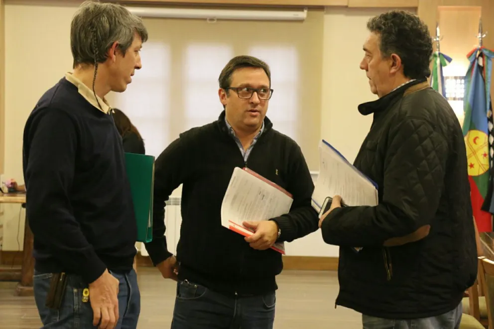 Chiocconi, Natapof, y Danil Gonzalez, uno de los ediles que integran la Comisión de Transporte. 
