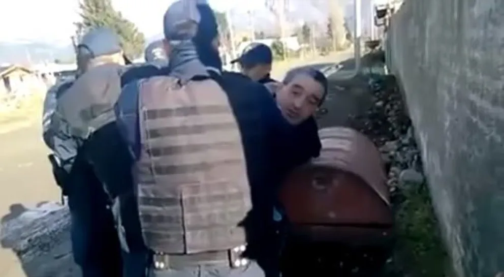 Violencia policial: “Mis hijos recibieron trompadas y patadas por todos lados”