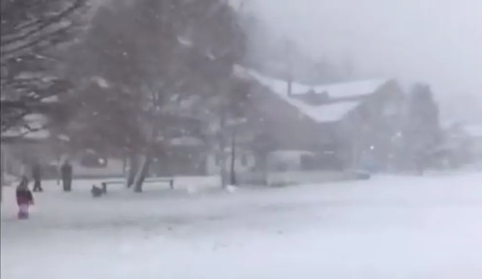 Video: así nevó en la base del cerro Catedral