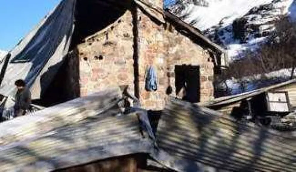 Cuando todavía se investiga el incendio al refugio Jakob se produce un nuevo incidente.