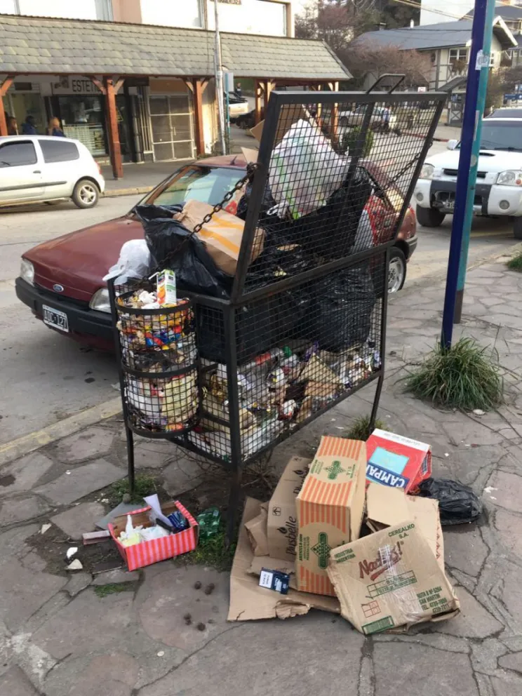Notifoto: basura acumulada en pleno centro de la ciudad