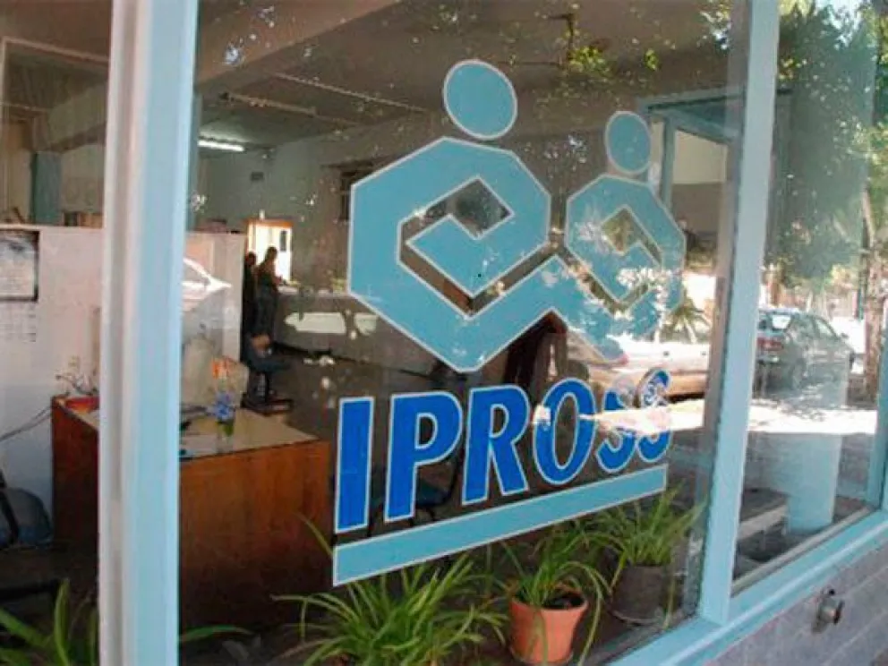El Ipross cubrirá cirugía por rotura de prótesis mamarias y accionará judicialmente