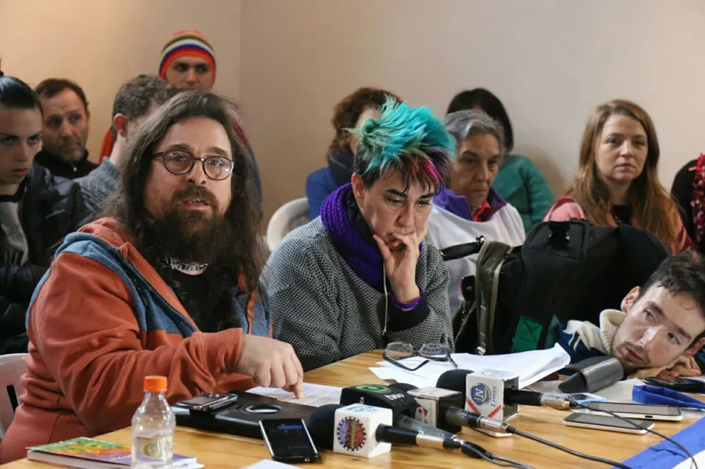 Las organizaciones brindaron una conferencia de prensa. 