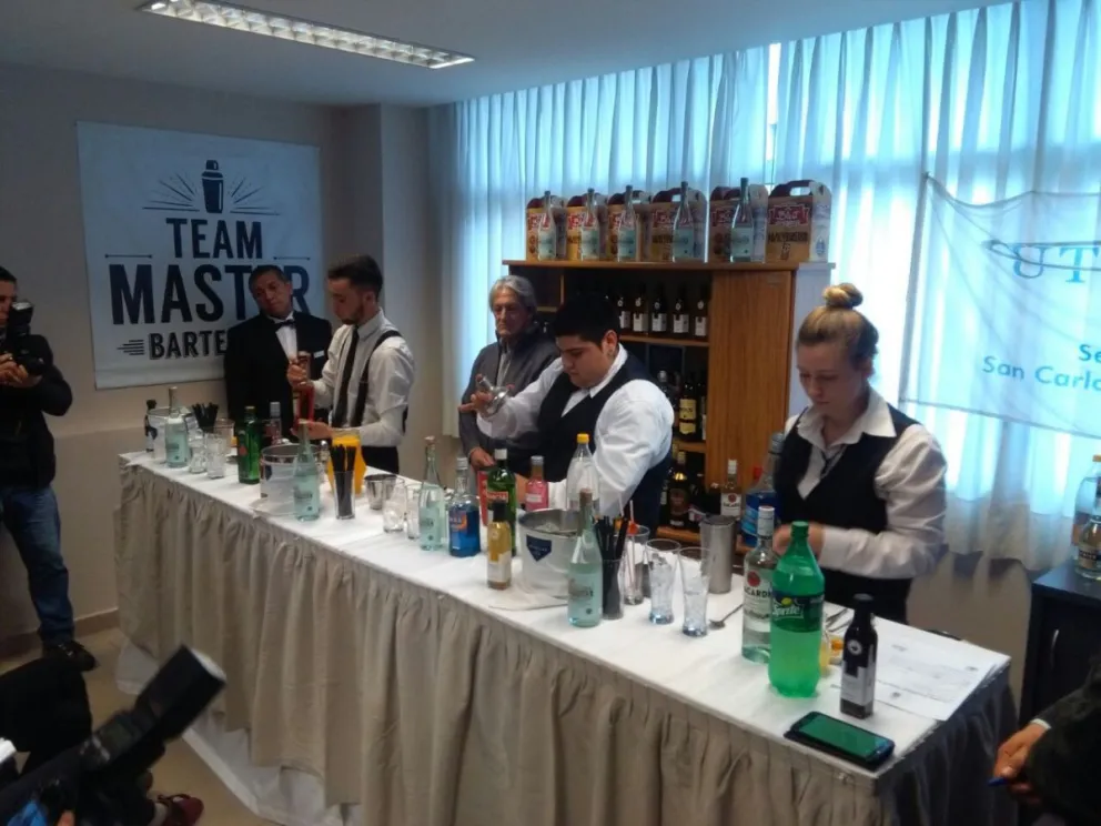 Video: así comenzó el concurso de Bartender en la Fiesta de la Nieve
