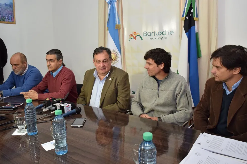 Firman traspaso de tierras para levantar la nueva Terminal de Ómnibus
