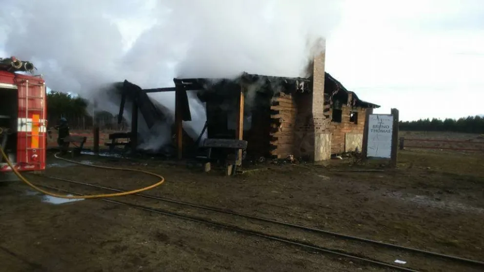 Incendiaron una estación de "La Trochita"