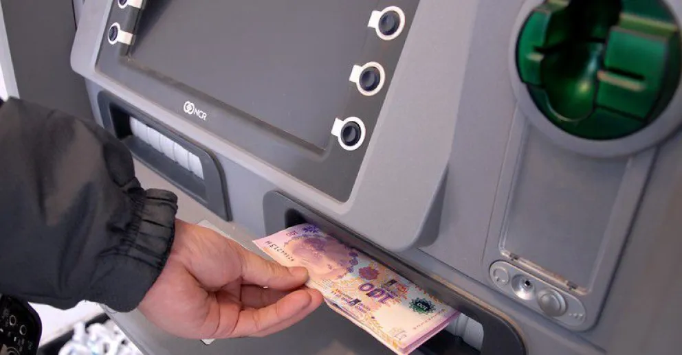 Comienza el pago de salarios de empleados estatales