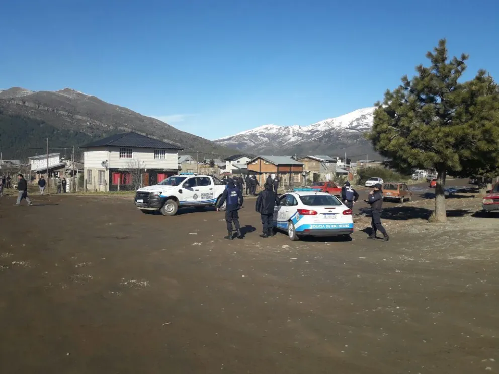 Dos policías heridos durante un operativo