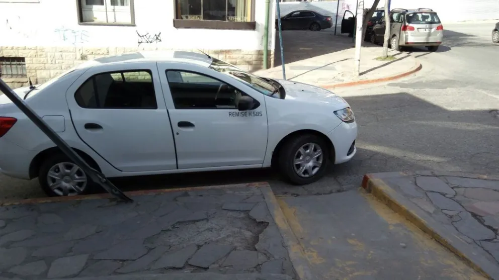 Notifoto: soy remisero y estaciono donde quiero