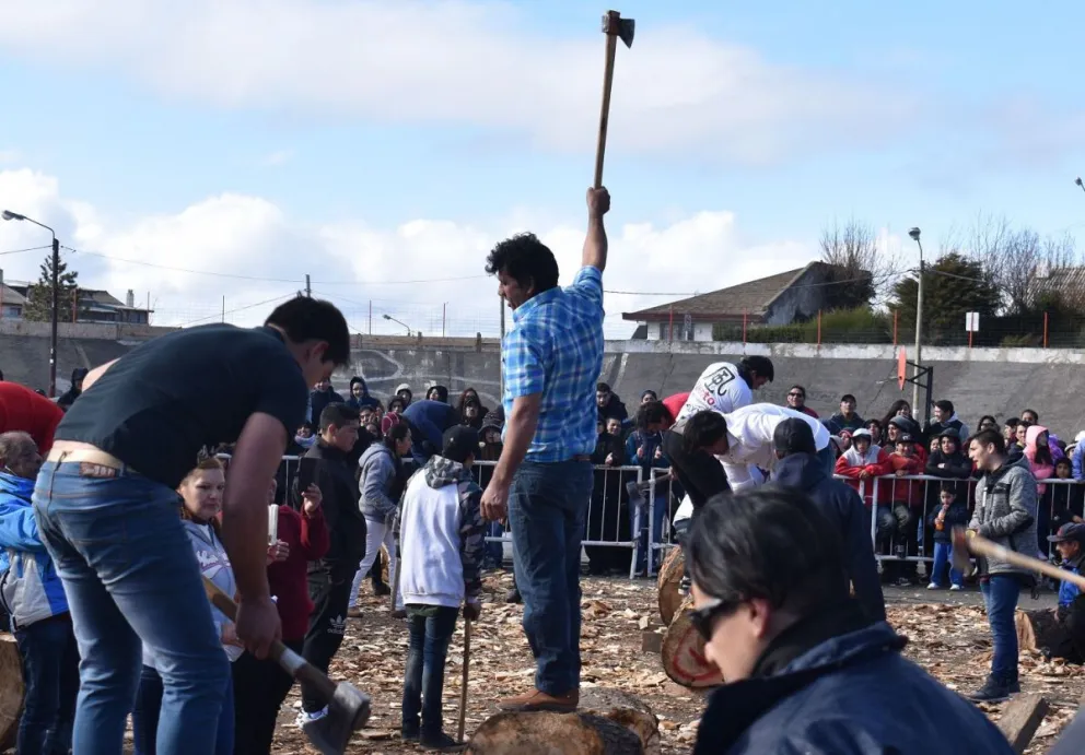 Los hacheros se lucieron en la Fiesta de la Nieve