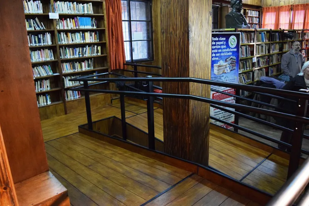 Inauguraron una rampa de acceso en la Biblioteca Sarmiento