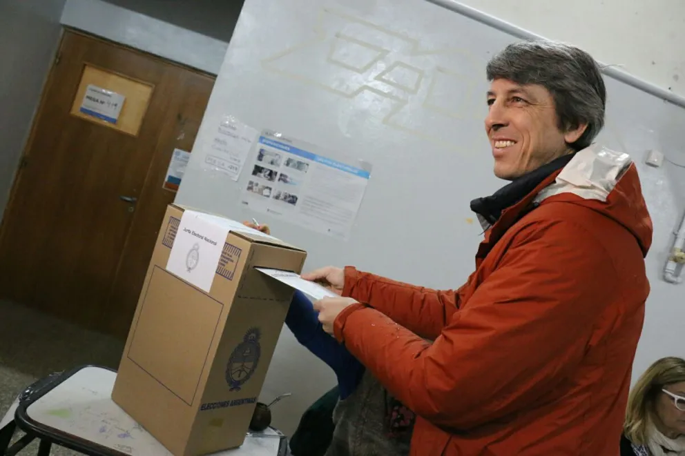 Ramón Chiocconi ya votó en Bariloche