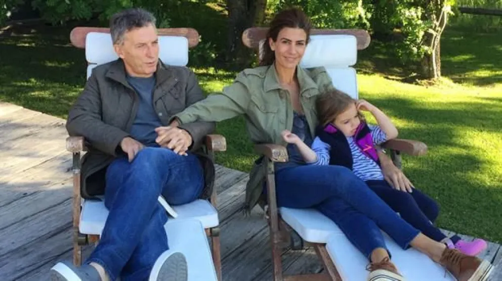 Mauricio Macri, Juliana Awada y Antonia Macri, en Villa La Angostura, durante un viaje realizado a fines de diciembre de 2015. 