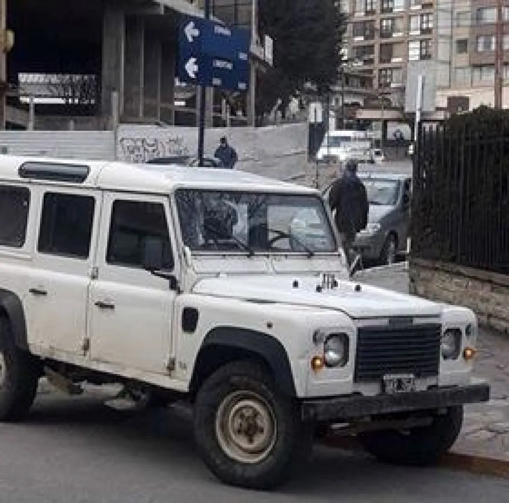 Notifoto: En pleno centro, también estacionan donde quieren