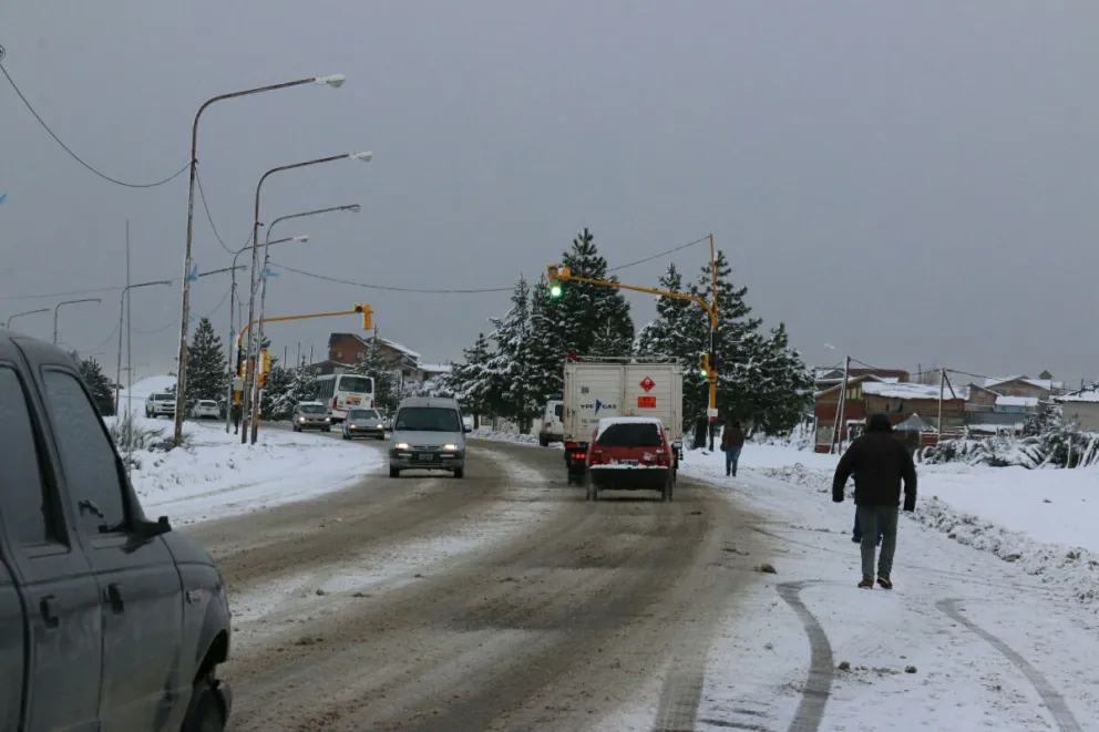 Rutas y avenidas complicadas por formación de hielo