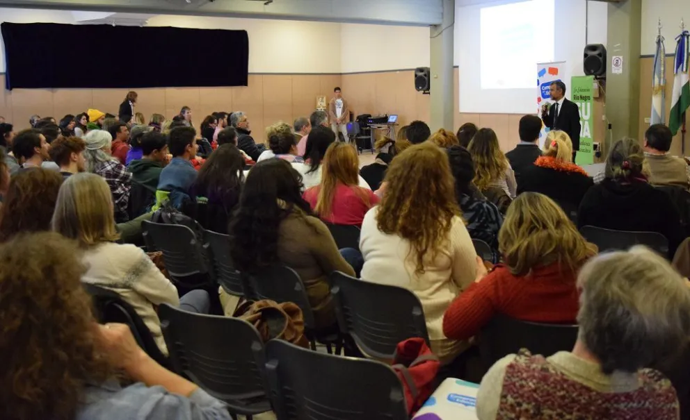 Un encuentro por el "Compromiso con la Educación"