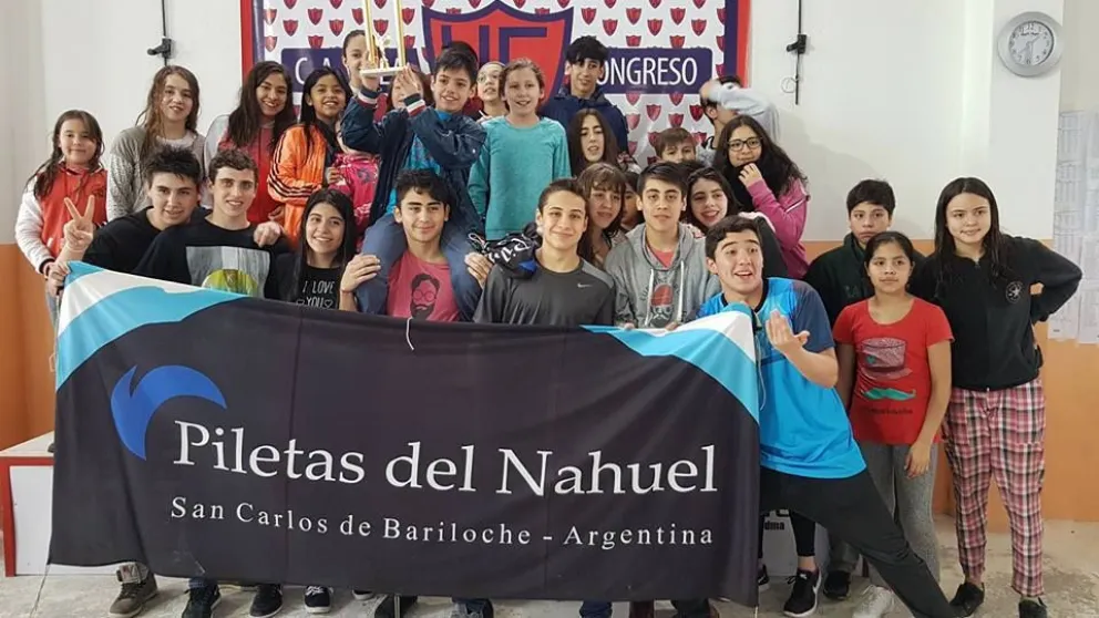 Piletas y Pehuenes nadaron en la costa provincial