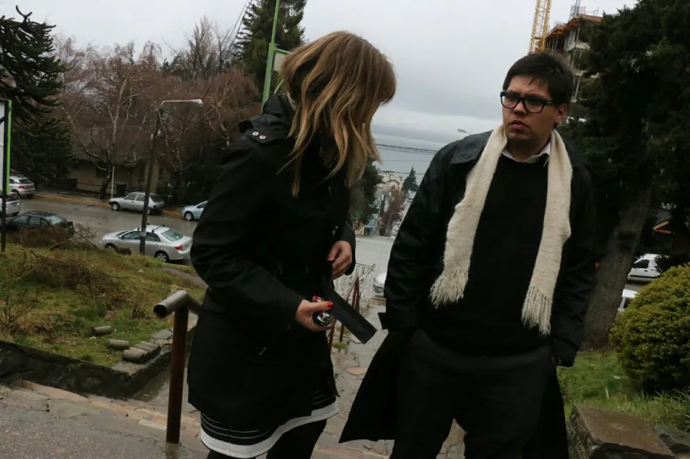 La fiscal habló con los medios en el Hospital Zonal de Bariloche.